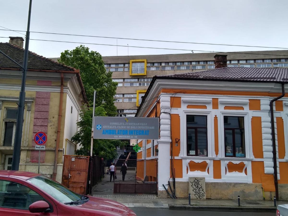 Апартаменты Garsoniera In Centru Клуж-Напока Экстерьер фото